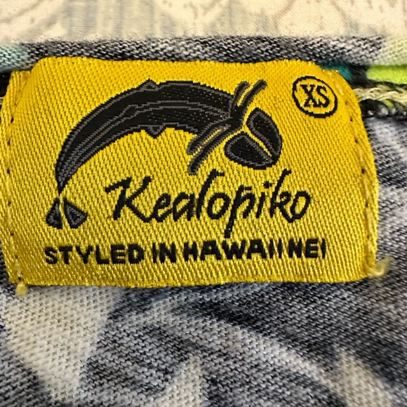 Kealopiko Hawaii Tropical Print Cropped Tee T-shirt size XS - Picture 3 of 11